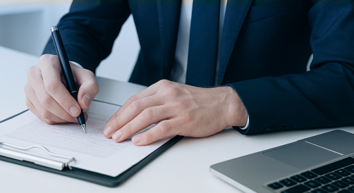 Prestamos suporte jurídico imediato em situações de urgência, com atuação ágil e estratégica para garantir a proteção de direitos e a adoção das medidas legais necessárias.